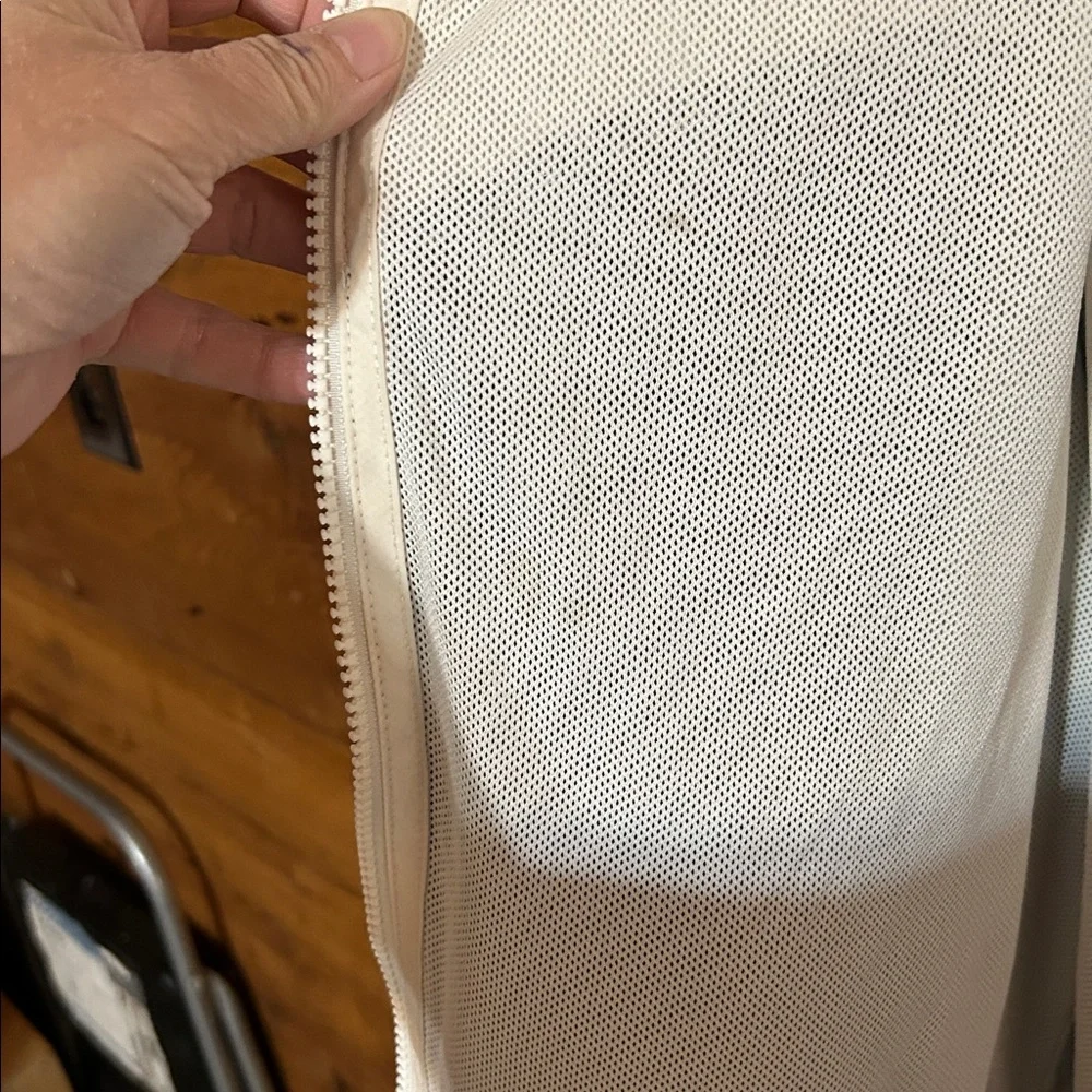 Nike Two-Tone Gray and Cream Jacket Windrunner - Picture 4 of 7